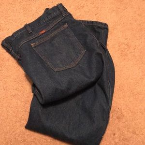 Men’s dark denim jeans Rustler sz 44x32 like new.